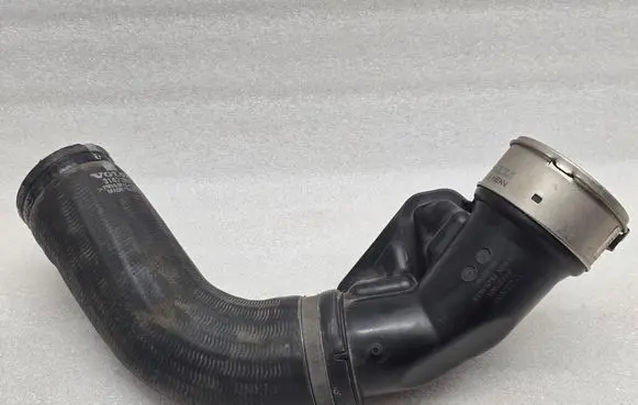 Volvo XC90 Intercooler hose/pipe 31422061