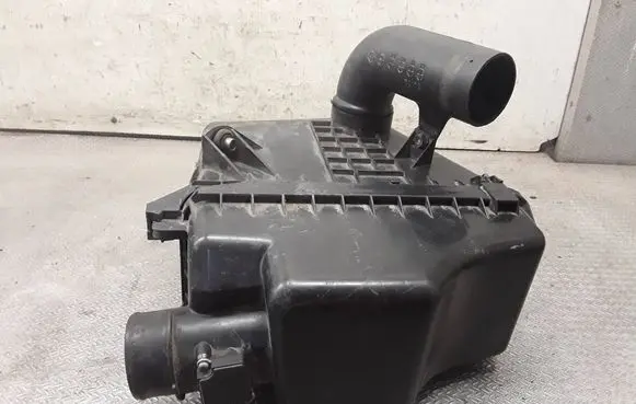 Toyota Previa (XR30, XR40) II Air filter box 