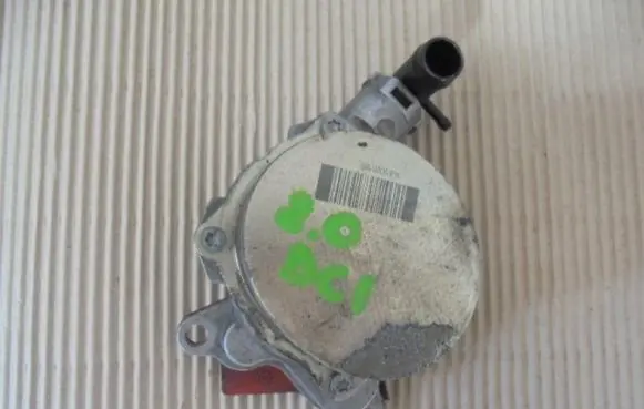 Opel Vivaro Vacuum pump 146502018R
