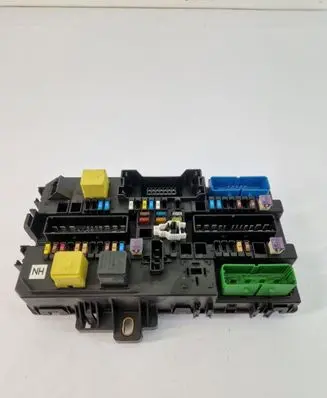Opel Astra H Fuse module 13220829