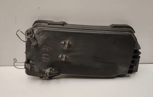 Mercedes-Benz C W204 Fuse box cover A2045400082