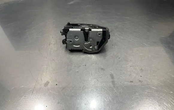 BMW 3 E90 E91 Rear door lock 7060296