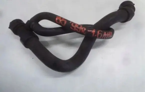 Volkswagen PASSAT B5 Engine coolant pipe/hose