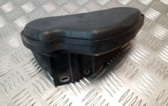 Vacuum air tank