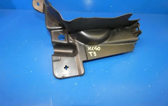 Volvo XC40 Fender mounting bracket 31497881