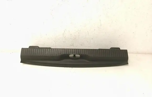 Trunk/boot sill cover protection