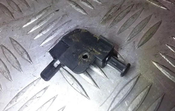 Audi A4 S4 B5 8D Hand parking brake sensor 1H0947561A
