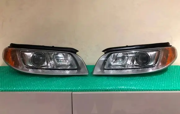 Volvo V70 Headlights/headlamps set 31283916 31283915