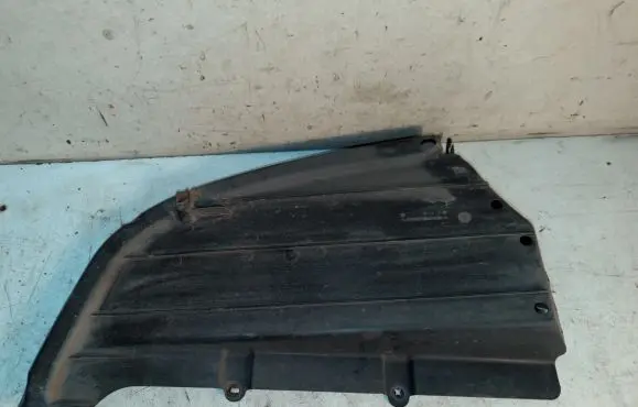 Mercedes-Benz C AMG W204 Engine splash shield/under tray A2046900307