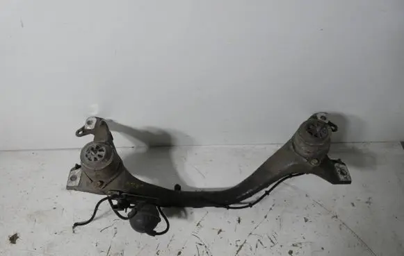 Audi Q7 4L Engine mounting bracket 7L8199207A