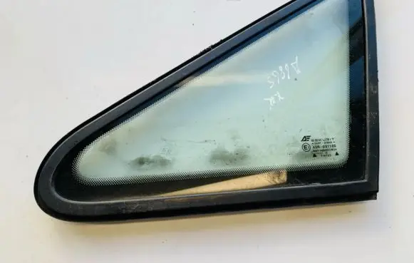 Volkswagen Sharan Front triangle window/glass 