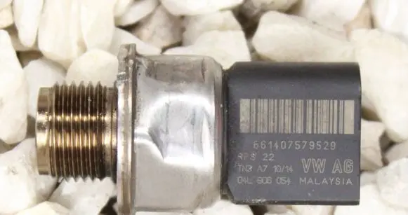 Volkswagen Multivan T6 Fuel main line pipe 04L906054