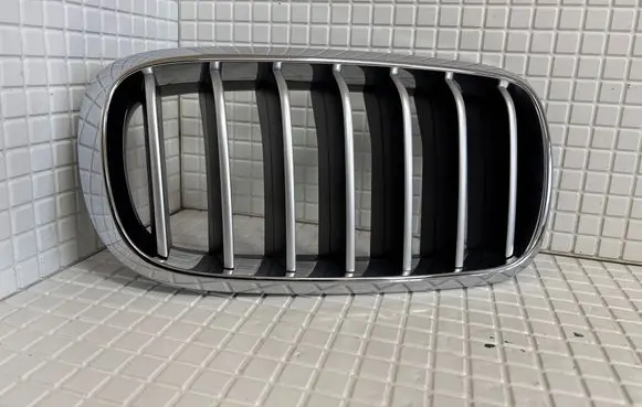 BMW X6 F16 Front bumper upper radiator grill 737397A101