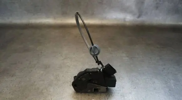 Volvo V60 Front door lock 31301738