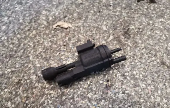 Mercedes-Benz C W204 Turbo solenoid valve 0025401497