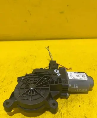 Skoda Fabia Mk2 (5J) Rear door window regulator motor 6R0959812D