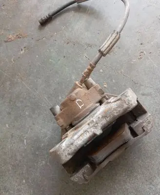 Volkswagen Multivan T5 Front brake caliper