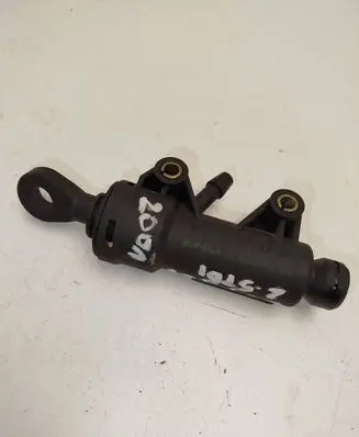 BMW 5 E39 Clutch master cylinder 21526756694