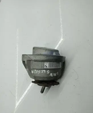 BMW 5 E60 E61 Engine mount bracket 677461902