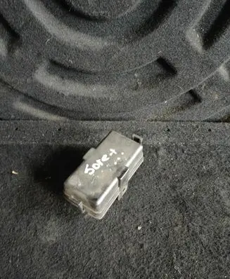 KIA Sorento Fuse box cover 919412W120