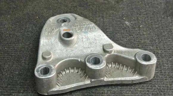 Audi A1 Engine mounting bracket 6R0199185A
