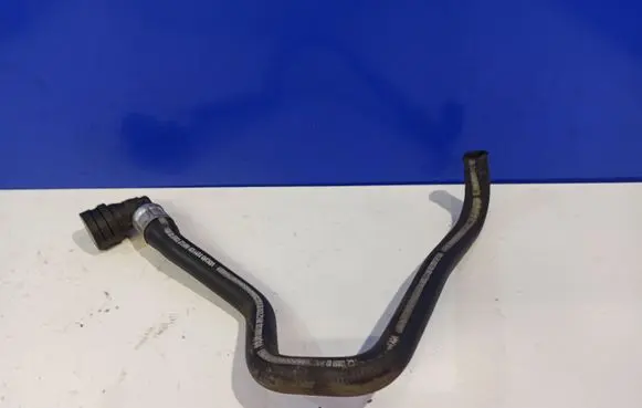 Volvo XC90 Engine coolant pipe/hose 8684526