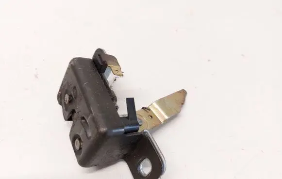 Nissan Pathfinder R51 Tailgate window lock/catch/latch 