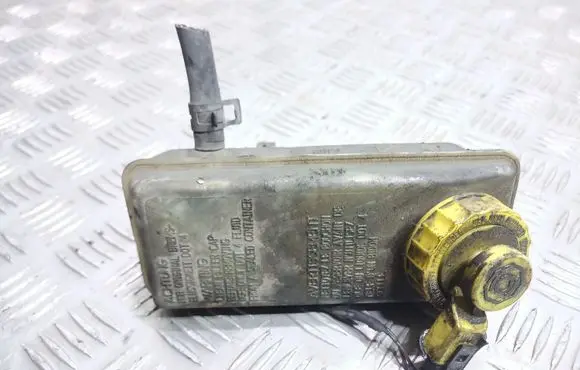 Brake fluid reservoir
