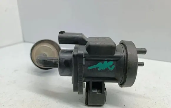 Mercedes-Benz C W203 Turbo solenoid valve A0005450427 0005450427