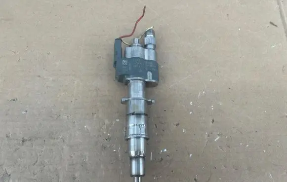 BMW 3 E90 E91 Fuel injector 758904811 10181010