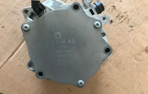 Audi Q5 SQ5 Vacuum pump 06K145100P