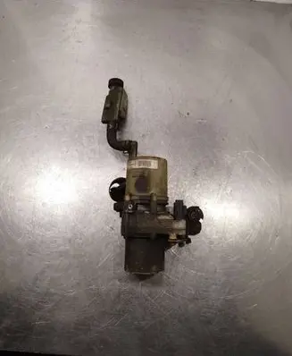 Mazda 5 Power steering pump yjf299000020