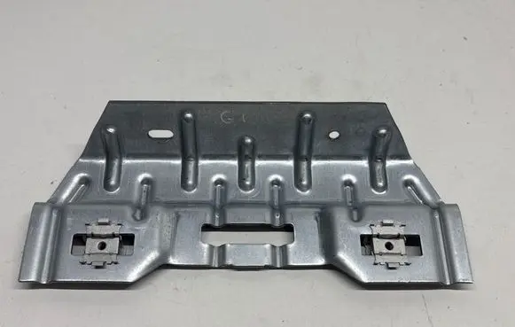 Volkswagen Golf Plus Other body part 5M0858687E