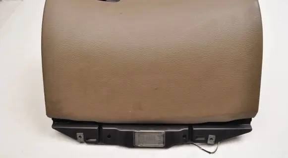 Volvo V70 Glove box 8650374