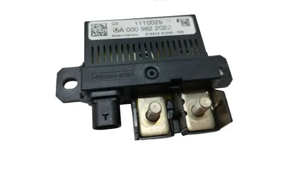 Mercedes-Benz SLK R172 Charging relay A0009822023 1110029 01031201040