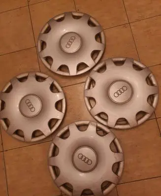 Audi A6 S6 C4 4A R15 wheel hub/cap/trim 4A0601147A PA66M30