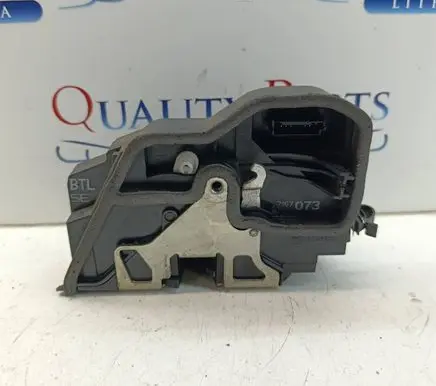 Mercedes-Benz CLS C219 Rear door lock A046998