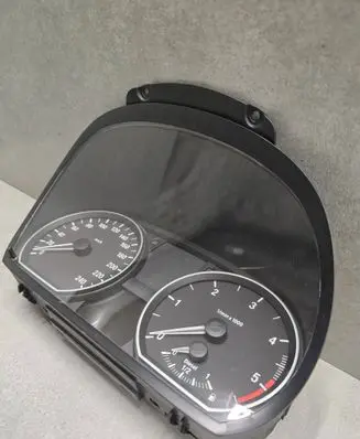 BMW 1 E81 E87 Speedometer (instrument cluster) 102495293