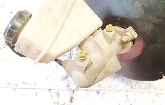 Renault Kangoo I Master brake cylinder