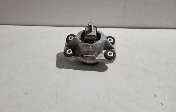 Land Rover Range Rover Sport L494 Engine mount bracket 4518100