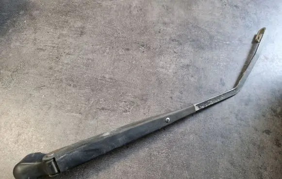 Mitsubishi Pajero Sport I Rear wiper blade arm 