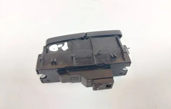 Mercedes-Benz C W204 Central locking switch button A2048706410 03151610