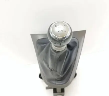 Toyota Auris 150 Gear shifter/selector 112102102