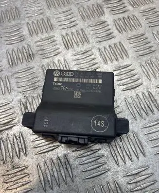 Audi A3 S3 A3 Sportback 8P Gateway control module 1K0907530L 1K0907951 403948