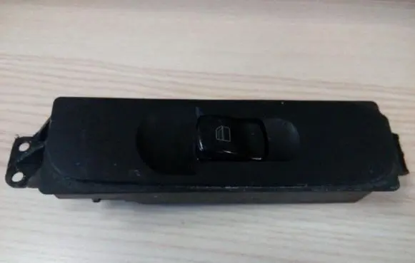 Mercedes-Benz Sprinter W906 Electric window control switch A9065451913 AU080