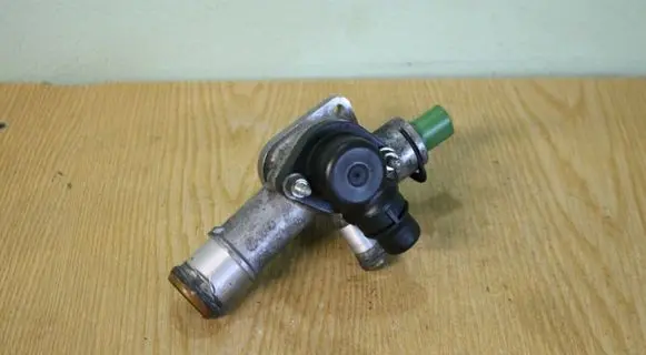 Audi A4 S4 B6 8E 8H Engine coolant pipe/hose 038121133A