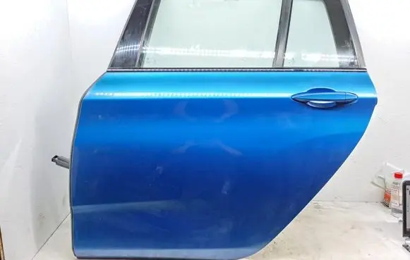 BMW 2 F46 Rear door