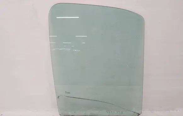 Nissan Interstar Front door window/glass (coupe)