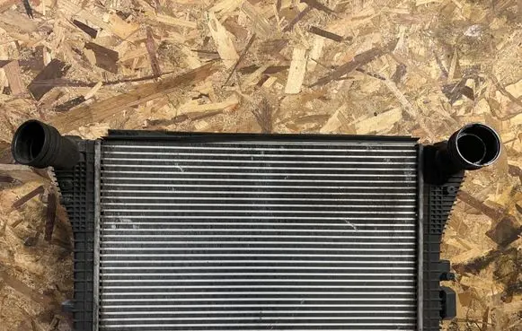 Skoda Octavia Mk2 (1Z) Intercooler air channel guide 1K0145803