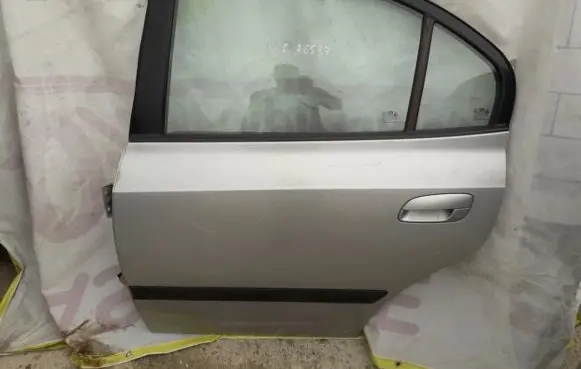 Hyundai Elantra Rear door